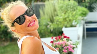 Μαρία Μπεκατώρου | Μαυρισμένη και πιο ανέμελη από ποτέ, ποζάρει φορώντας κίτρινο μαγιό