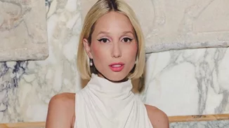 Η Μαρία Ολυμπία Γλύξμπουργκ φωτογραφίζει τη μητέρα της, Marie - Chantal, με το πιο ανοιξιάτικο φόρεμα