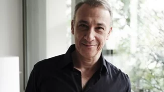 "Η γυναίκα είναι το άπαν. Τα περικλείει όλα" | Ο Μίνως Μάτσας για την Ημέρα της Γυναίκας