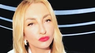 Ρούλα Ρέβη | "Ωραία τα μαλλιά σου καστανά και εγώ θα σας πω πως μερικά πράγματα έγιναν, γίνονται ή θα γίνουν στην ώρα τους"