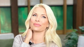 Η απόλυτη καλλονή | Η καστανή Ελένη Μενεγάκη ποζάρει στα 90s και είναι ίδια με την κόρη της Βαλέρια