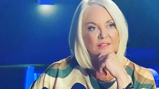 "Σπίτι με το MEGA" | To αστείο backstage βίντεο που κυκλοφόρησε στο Tik Tok με πρωταγωνίστρια τη Ρούλα Κορομηλά