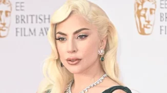 Ο γρίφος της ημέρας | Πώς η Lady Gaga κατάφερε να εμφανιστεί την ίδια μέρα και στις δύο απονομές βραβείων BAFTA και Critics Choice