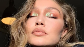 5 θεϊκές glitter σκιές για το πιο λαμπερό μακιγιάζ ματιών στο ρεβεγιόν