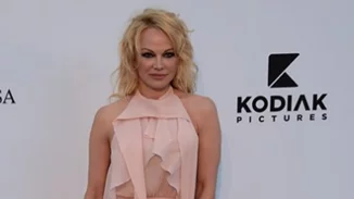 Το "Pam & Tommy" επαναφέρει παλιά τραύματα για την Pamela Anderson