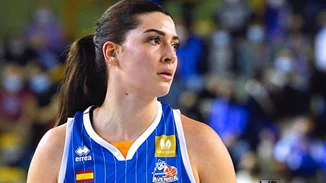 Η Μαριέλλα Φασούλα πιο εντυπωσιακή και σέξι από ποτέ | Ποζάρει με mini φούστα και crop top στον καθρέφτη του σπιτιού της