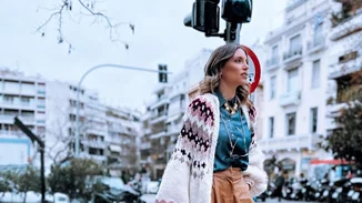 Αθηνά Οικονομάκου | Δημιούργησε το ιδανικό καθημερινό σύνολο για τη μεταβατική εποχή