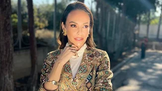 Μπέττυ Μαγγίρα και Δημήτρης Μάζης | Οι υπέροχες φωτογραφίες με τις κόρες τους από τις πασχαλινές τους διακοπές στη Σαντορίνη