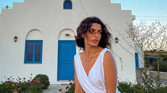 Άβαφη, χωρίς στήσιμο και χωρίς φίλτρα: Η Τόνια Σωτηροπούλου έχει τις πιο ρεαλιστικές φωτογραφίες από τις διακοπές στην Πάρο και μας αρέσει πολύ