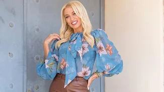 Η Κωνσταντίνα Σπυροπούλου πιο σέξι από ποτέ | Οι paparazzi φωτογραφίες με εφαρμοστό φόρεμα στον 6ο μήνα της εγκυμοσύνης της