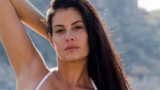 Η Ισμήνη Αϊβάζη είναι ολόιδια με τη μητέρα της | Δείτε πόσο έχει μεγαλώσει το μελαχρινό και πανέμορφο κορίτσι