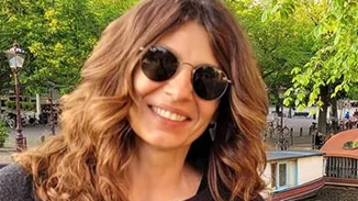 Η Πόπη Τσαπανίδου είναι η πιο χαρούμενη γιαγιά | Ποζάρει με τον εγγονό της και μοιράζεται την πιο γλυκιά ιστορία