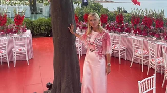 Η εμφάνιση της Marie Chantal ως νονά στη βάφτιση του γιου της Μαίρης Κατράντζου