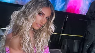 Η Αθηνά Οικονομάκου με αφέλειες | Το hair look που μας ξάφνιασε