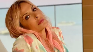 Η Άννα Βίσση είναι η πιο cool γιαγιά | Δείτε την πάνω στη σκηνή μαζί με τον 9χρονο Νικόλα Πανουργιά