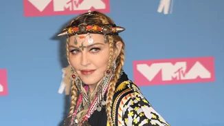 Σπάνιες φωτογραφίες από την εποχή "Like a Virgin" της Madonna στο βιβλίο "Adore" του Kenji Wakasugi