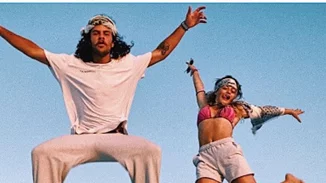 "O Άγγελος Λάτσιος και η Γαία Μερκούρη εργάστηκαν ως σερβιτόροι στο ξενοδοχείο του Μάκη Παντζόπουλου"