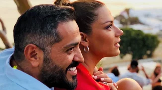 Η Βάσω Λασκαράκη και ο Λευτέρης Σουλτάτος είναι πιο ερωτευμένοι από ποτέ | Η αδημοσίευτη φωτογραφία από την ημέρα του γάμου τους με αφορμή την επέτειο των τεσσάρων χρόνων