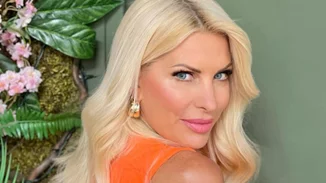 Ελένη Μενεγάκη | "Άμα θέλω να φιληθώ με τον σύντροφό μου, ενώ περπατάμε, θα φιληθώ"