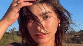 Χρύσα Μιχαλοπούλου | Ποζάρει με αλάτια στα μαλλιά στην πιο καλοκαιρινή και ανέμελη φωτογραφία