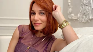 Η Πένυ Αγοραστού φόρεσε το απόλυτο baby blue χρώμα | Το statement Zara σακάκι της που λατρέψαμε