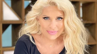 Ελένη Μενεγάκη | Ποζάρει με στενό τζιν παντελόνι και το σώμα της είναι καλύτερο από ποτέ