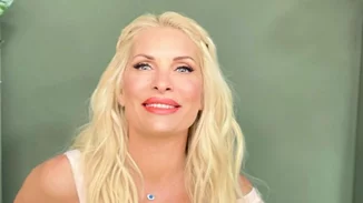 Ελένη Μενεγάκη | H καλοκαιρινή φωτογραφία και το αστείο σχόλιο του γιου της, Άγγελου Λάτσιου