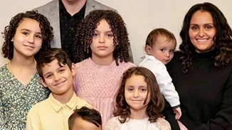 Το λάθος sms | Έστειλε sms σε λάθος αριθμό και απέκτησε σύζυγο και πέντε παιδιά