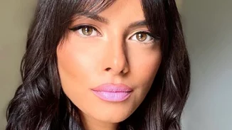 Άννα Μπεζάν | Ποζάρει σε ολόσωμο καθρέφτη και μας δείχνει πώς είναι το σώμα της 3 μήνες μετά τη γέννα