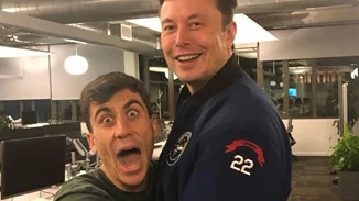 Κύπρος | Σάλος με τη συμπεριφορά του Youtuber- Ευρωβουλευτή Φειδία Παναγιώτου σε παιδιά αγνοούμενων