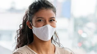 Ισχυρή σύσταση χρήσης της μάσκας ιδίως για τους ευάλωτους και όχι κάθετα περιοριστικά μέτρα από τον Σεπτέμβριο