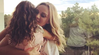 Η Ηλέκτρα Λύρα είναι μία πανέμορφη και cool έφηβη | Οι γλυκές φωτογραφίες με την Πέγκυ Ζήνα και την Κατερίνα Δαλάκα