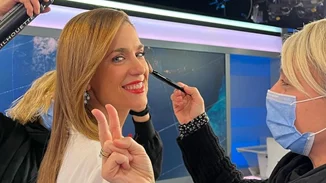 Η Εύα Αντωνοπούλου όπως δεν την έχουμε ξαναδεί | Με zebra print κολάν και cropped jacket