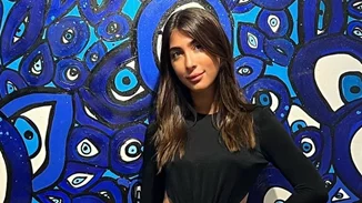 Η Χριστιάνα Μπέτα σε μία σπάνια δημόσια εμφάνιση με τους γονείς της, Νατάσα Θεοδωρίδου και Τάκη Μπέτα