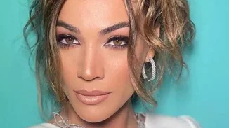 Η Ήβη Αδάμου μάς συστήνει την κούκλα αδερφή της και τη νεότατη μαμά της