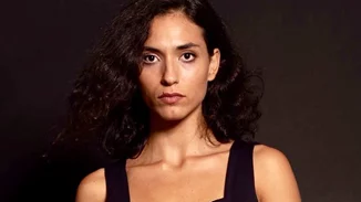 Μαρία Χάνου | Η πρωταγωνίστρια της "Μουρμούρας" ποζάρει με τον μπαμπά της και γνωστό ηθοποιό, Ταξιάρχη Χάνο, στην πιο γλυκιά φωτογραφία που θα δεις σήμερα