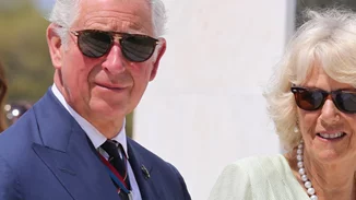 Πρίγκιπας Κάρολος – Καμίλα Πάρκερ | Η ασυνήθιστη επιλογή τους για τη φωτογραφία της επίσημης χριστουγεννιάτικης κάρτας τους