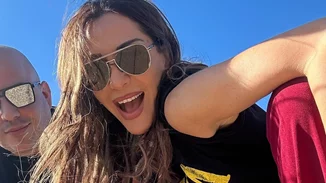 Δέσποινα Βανδή | Το ταξίδι στην Αυστραλία και η εμφάνιση με super low back ολόσωμη φόρμα