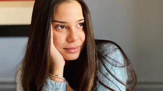 Η Αλεξάνδρα Κωστοπούλου έχει γενέθλια | Οι σπάνιες φωτογραφίες από τα παιδικά της χρόνια και οι ευχές της Τζένης Μπαλατσινού