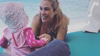 Τζένη Μπότση | Μας δείχνει για πρώτη φορά την κούκλα κόρη της