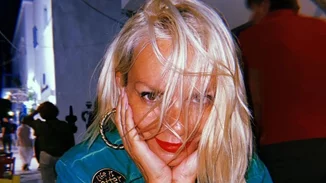 "Ίλι να βάλω φίλτρο; Θα έλεγα όχι" | Η Έλενα Χριστοπούλου ποζάρει με μαγιό και επιμένει στο φυσικό αποτέλεσμα