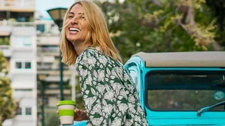 Η Μαρία Ηλιάκη έχει την πιο κλασική και cozy κουζίνα | Τα καφέ, ευρύχωρα ντουλάπια και οι μεγάλοι πάγκοι