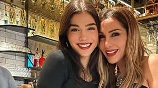 Η Μελίνα Νικολαΐδη φτιάχνει τσουρέκια μαζί με τη μητέρα και τις φίλες της, στο πιο αστείο βίντεο που θα δεις σήμερα