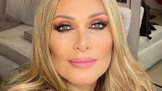 Νατάσα Θεοδωρίδου | Σε βραδινή έξοδο με εφαρμοστό, τζιν παντελόνι