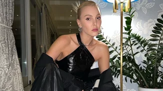 Τάμτα | Με πορτοκαλί μαλλιά à la garçonne, πάνω στη σκηνή με την Άννα Βίσση