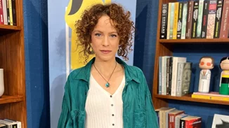 Η άλλη πλευρά της Έλλης Τρίγγου | Η ηθοποιός ξεφαντώνει μαζί με συναδέλφους της