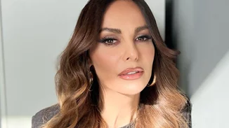 Η Μπέττυ Μαγγίρα σε μία δημόσια, πρωινή εμφάνιση με τον γοητευτικό της σύζυγο, Δημήτρη Μάζη