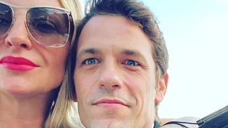 Ρούλα Ρέβη - Αποστόλης Τότσικας | Δείτε τα δίδυμα παιδιά τους να κοιμούνται αγκαλιά