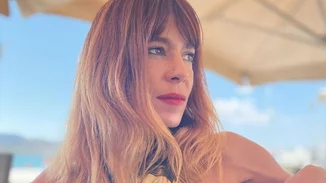 Μυρτώ Αλικάκη | Στα 50 της, ποζάρει με κόκκινο μπικίνι και είναι πιο σέξι από ποτέ