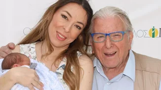 Φοίβος Βουτσάς | Δείτε πόσο έχει μεγαλώσει ο γιος του Κώστα Βουτσά - Η σπάνια δημόσια εμφάνιση με τη μητέρα του, Αλίκη Κατσαβού